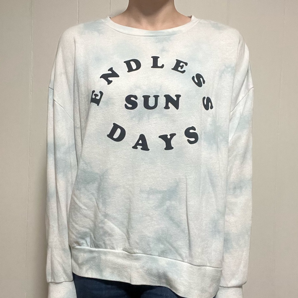 White and blue graphic sweatshirt